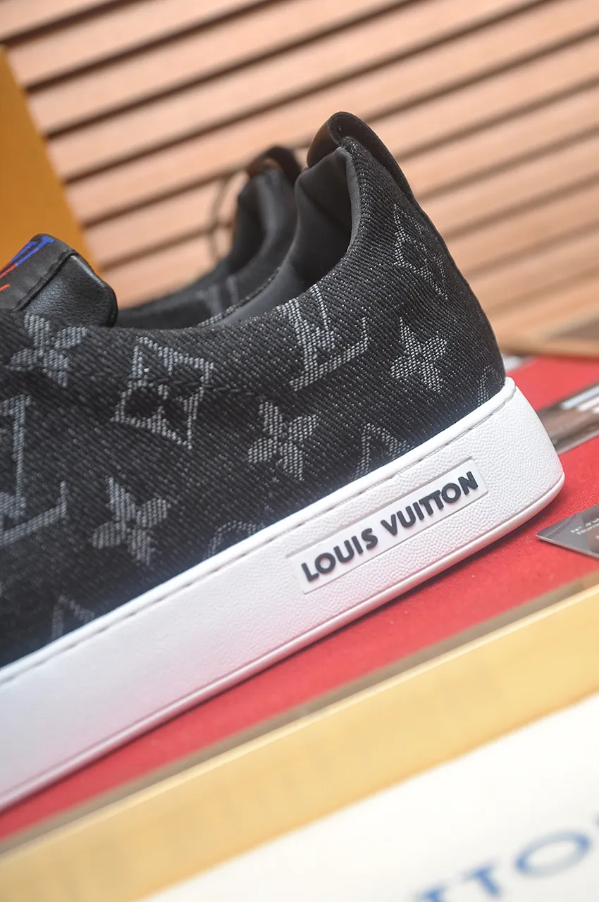 Men's men's shoes💰460💶[LOUIS VUITTON] Same style as LV. Louis Vuitton official website [satisfied] original single hot model, LV original factory cowhide material 👑1:1 original plate, sheepskin lining, original foam outsole. Body accessories one-to-one mold opening 💪 Counter quality 🙏 Dear friends, if you are still worried about wearing matching shoes 💋, then these shoes are your best choice 🎁🎁! 38-44